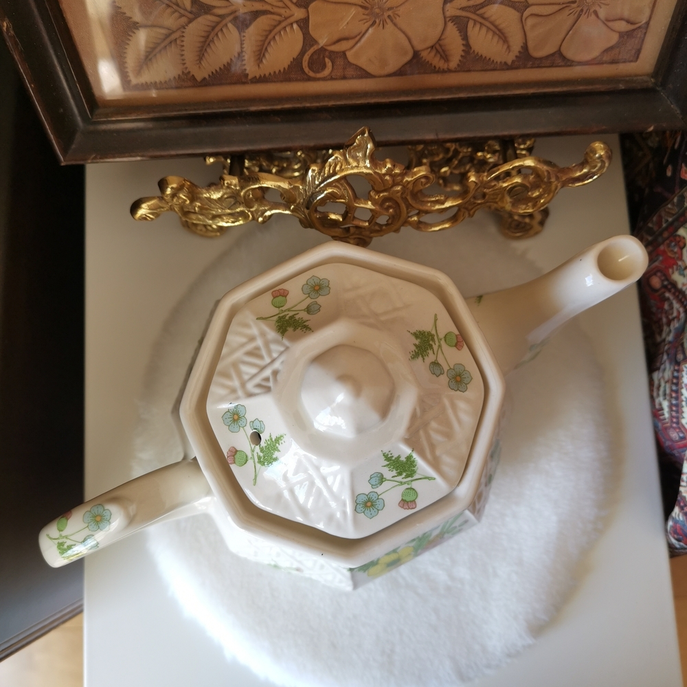 Vintage Sadler MCM Floral Patterned Teapot - Picture 4 of 8